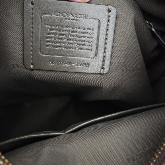 Coach Sutton Hobo Color: Moss Olive Green - Picture 9 of 9